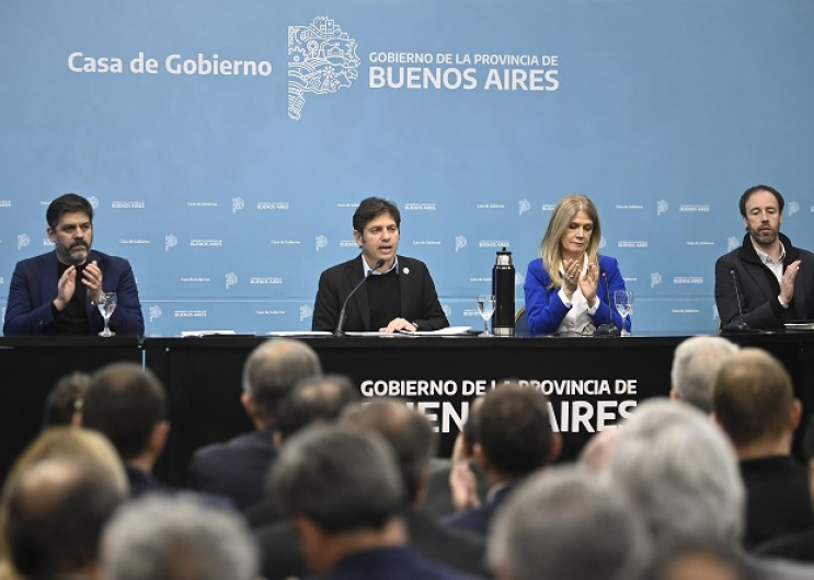 KICILLOF: “CUMPLIMOS NUESTROS COMPROMISOS PORQUE ASUMIMOS LA TAREA DE ACOMPAÑAR Y PROTEGER AL PUEBLO DE LA PROVINCIA”