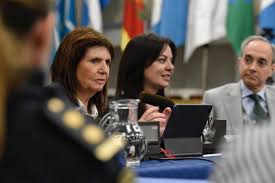 PETTOVELLO Y BULLRICH AVANZAN EN FIJAR ESTÁNDARES PARA LA FORMACIÓN DE LAS FUERZAS POLICIALES EN TODO EL PAÍS.