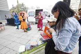 SUELTA DE LIBROS POR EL DÍA DE LAS BIBLIOTECAS POPULARES