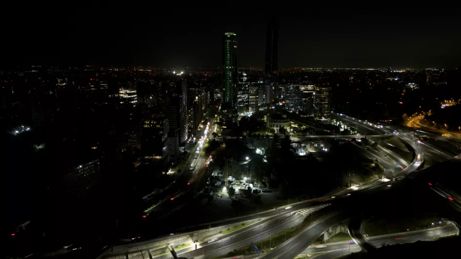 GRAN APAGÓN EN CHILE: EL 90% DEL PAÍS A OSCURAS POR FALLO ELÉCTRICO