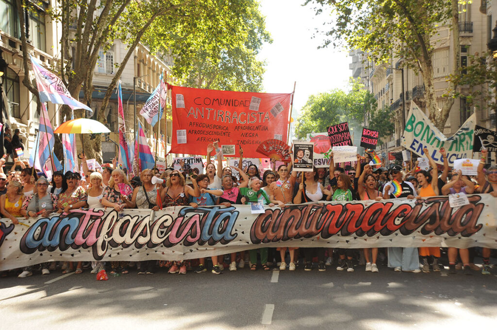 EL PUEBLO EN LAS CALLES: MASIVA MARCHA CONTRA LOS DISCURSOS DE ODIO Y EL AJUSTE DE MILEI