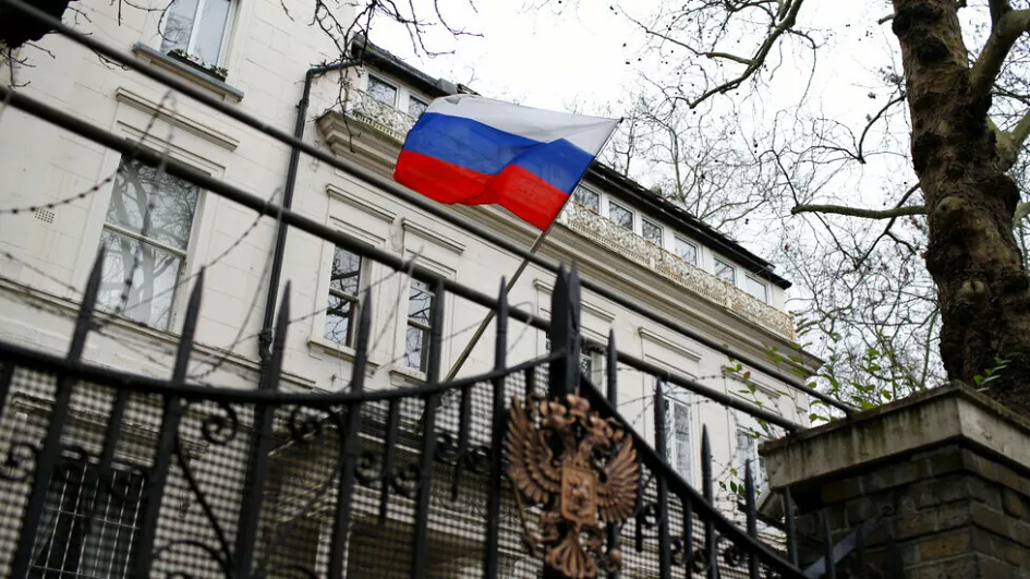 REINO UNIDO EXPULSA EN REPRESALIA A UN DIPLOMÁTICO RUSO Y A SU CÓNYUGE