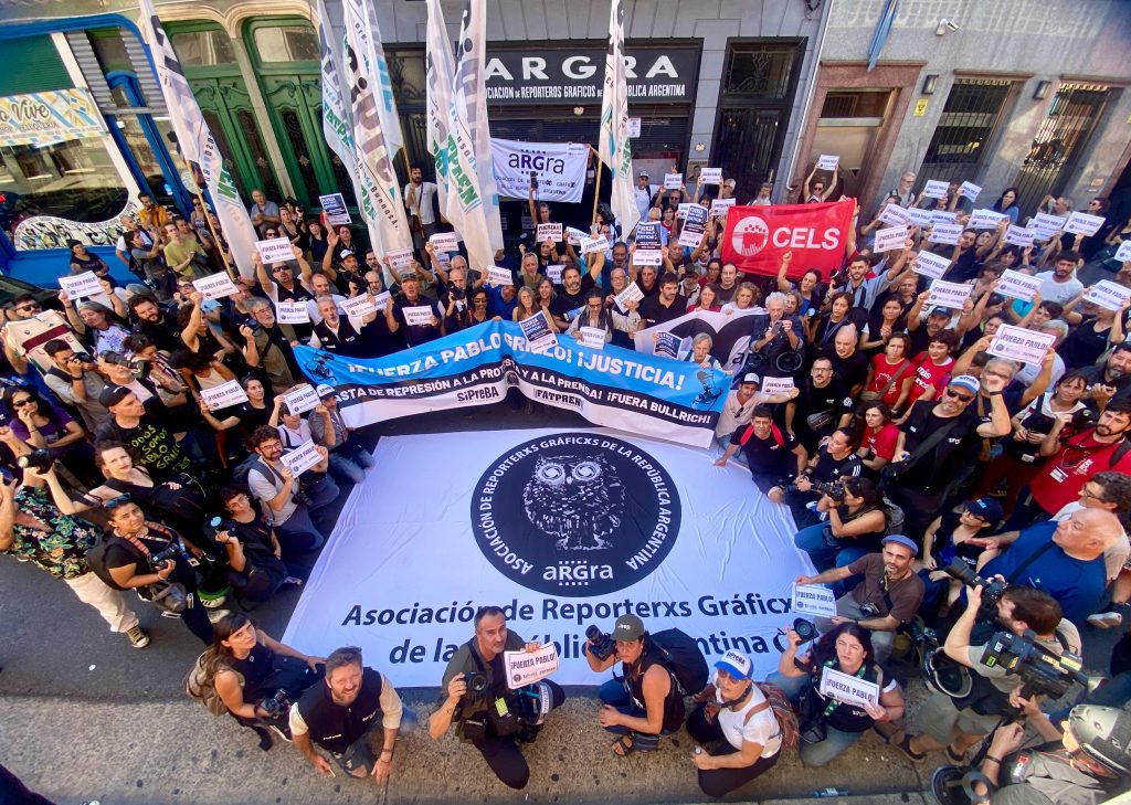 TRABAJADORES DE PRENSA MARCHARON POR PABLO GRILLO QUE ABRIÓ LOS OJOS Y MOVIÓ LAS MANOS
