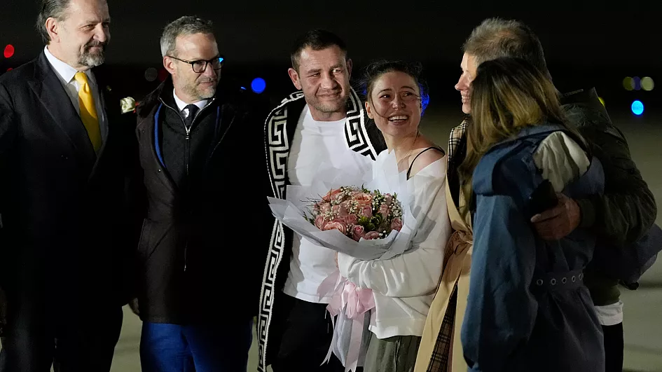KARELINA REGRESA A EE.UU. TRAS EL INTERCAMBIO DE PRISIONEROS CON RUSIA