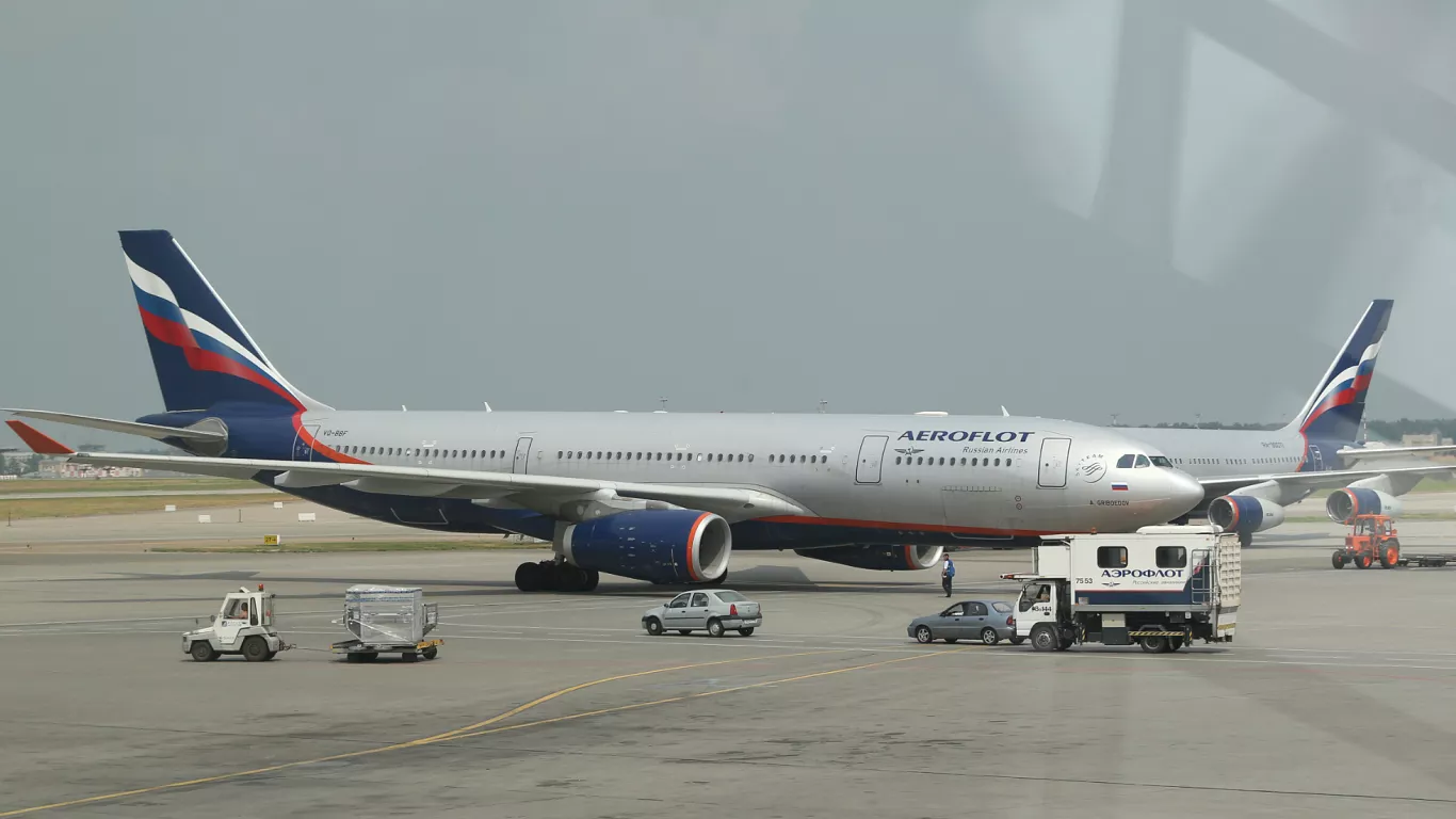 UN CIBERATAQUE MASIVO COLAPSA LA AEROLÍNEA AEROFLOT: CANCELACIONES Y CAOS EN AEROPUERTOS RUSOS