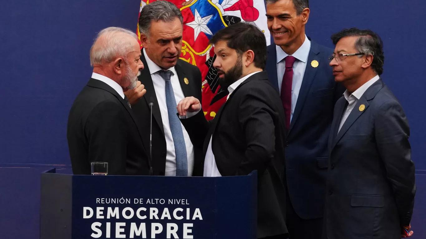SÁNCHEZ LLAMA ANTE LOS LÍDERES LATINOAMERICANOS A PASAR A LA “OFENSIVA” CONTRA LA ULTRADERECHA