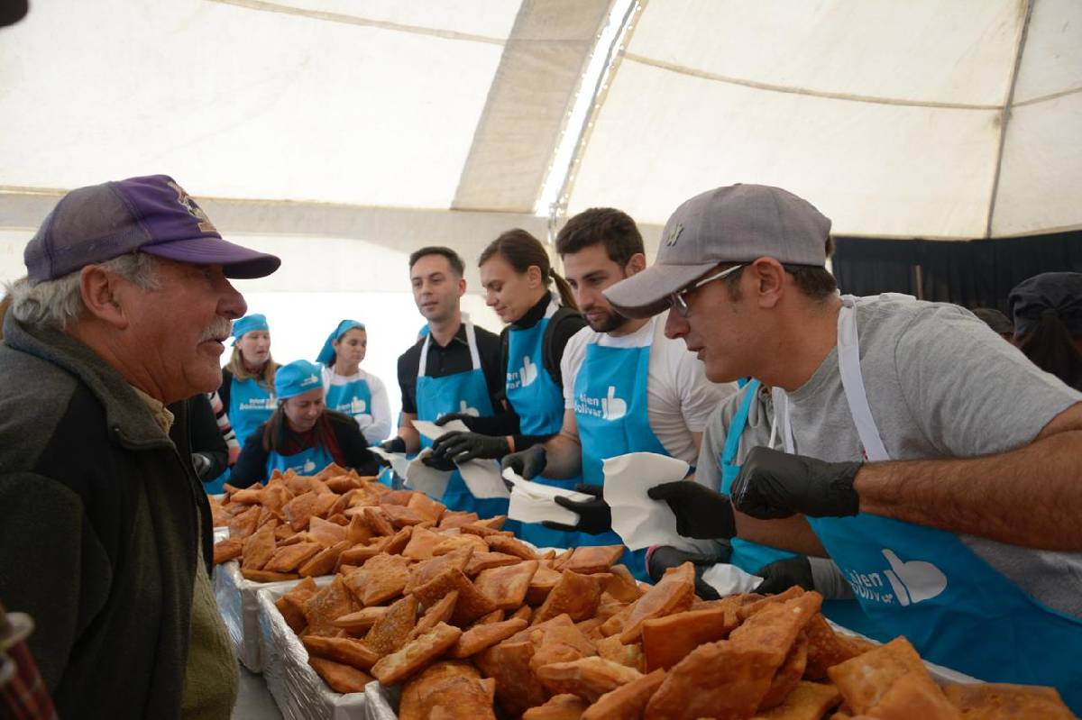 CON MÁS DE 10 MIL TORTAS FRITAS BOLÍVAR CELEBRÓ EL DÍA DEL AMIGO