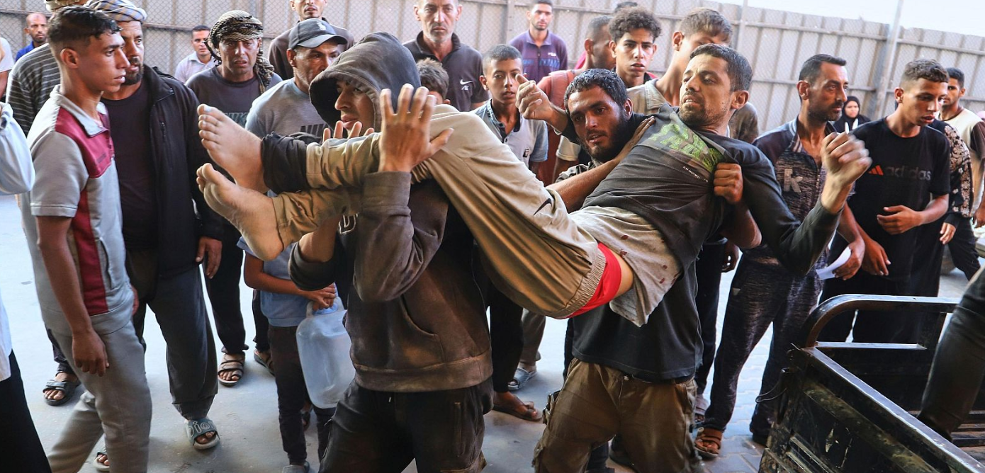 MASACRE EN GAZA: TROPAS ISRAELÍES MATAN A 32 PALESTINOS QUE BUSCABAN COMIDA