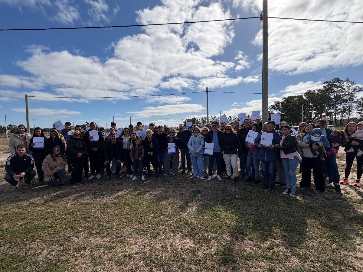 LOTES CON SERVICIOS II: 32 FAMILIAS RECIBIERON SU TERRENO