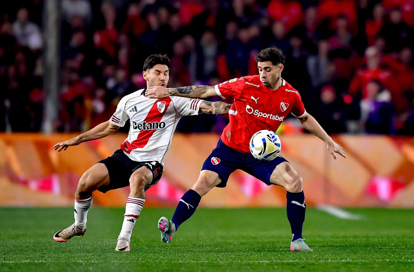 SHOW DE GOLES ANULADOS: INDEPENDIENTE Y RIVER EMPATARON 0-0