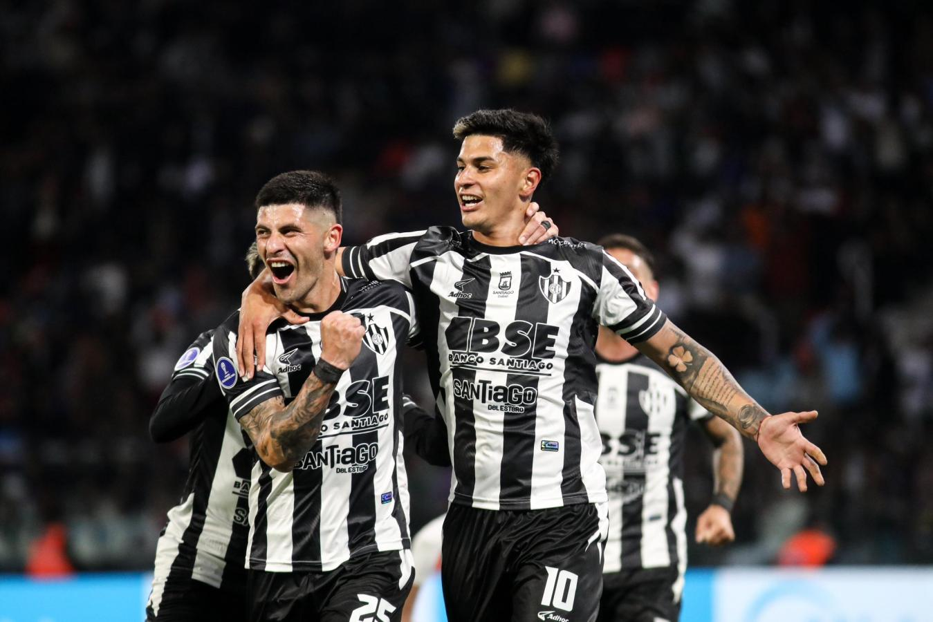 CENTRAL CÓRDOBA VENCIÓ A LANÚS Y SACÓ VENTAJA EN LA SERIE DE LOS ARGENTINOS