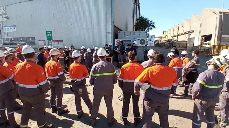 SE MULTIPLICAN LAS CRISIS EN GRANDES INDUSTRIAS Y LAS PAGAN LOS TRABAJADORES
