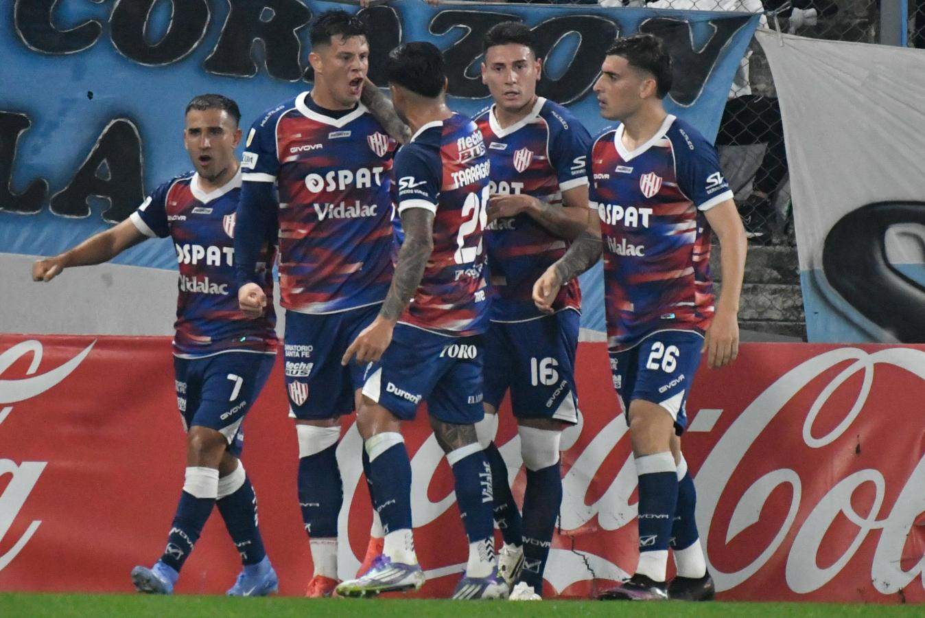 NINGUNA MARAVILLA: RACING VOLVIÓ A PERDER DE LOCAL, SE FUE SILBADO Y QUEDÓ ANTEÚLTIMO