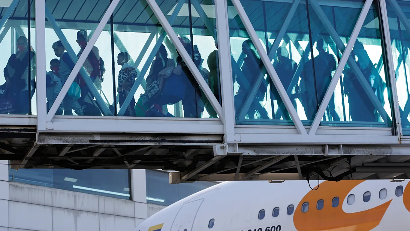 CIENTOS DE INMIGRANTES VENEZOLANOS SON REPATRIADOS DESDE ESTADOS UNIDOS A VENEZUELA